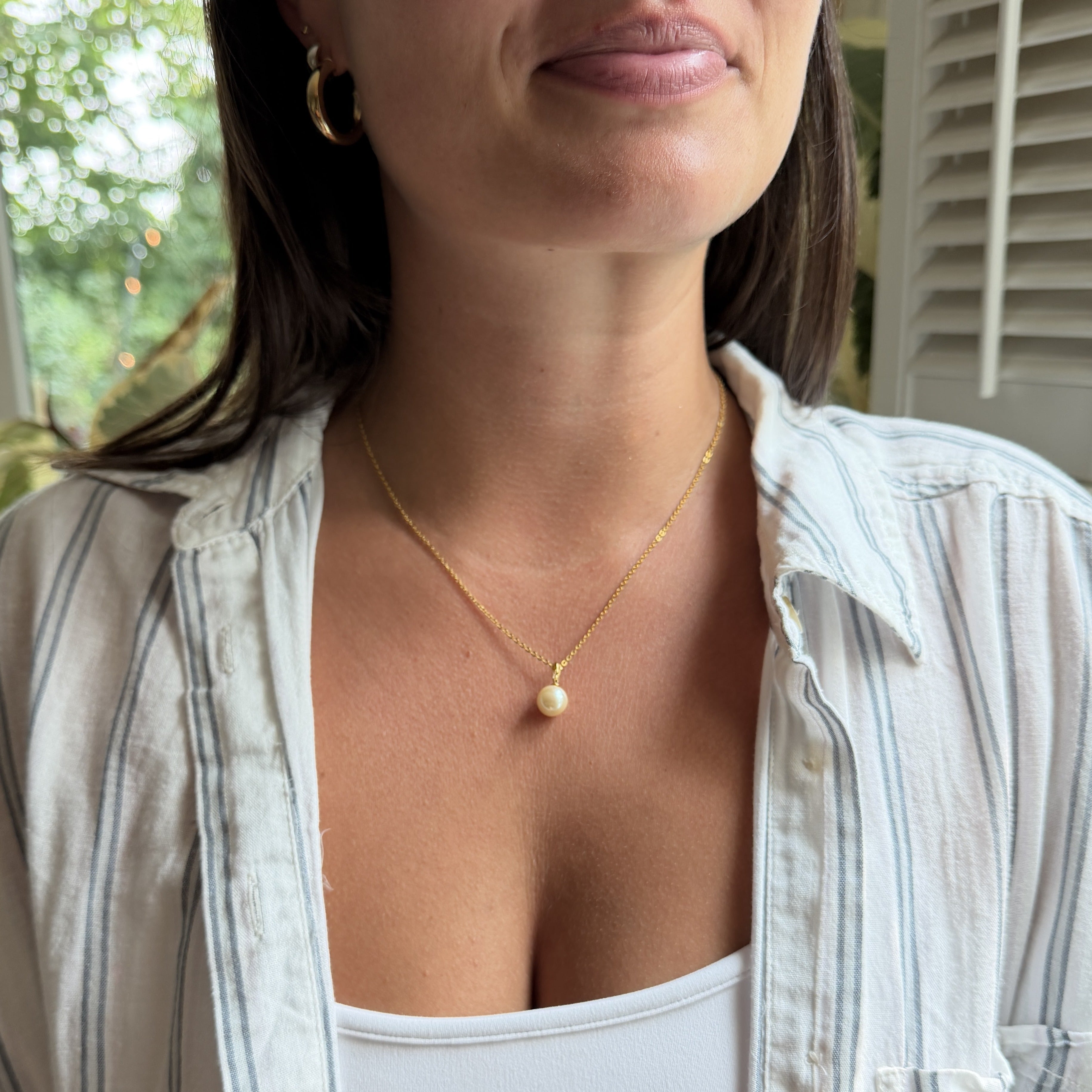 Delicate Pearl Pendant Gold Necklace