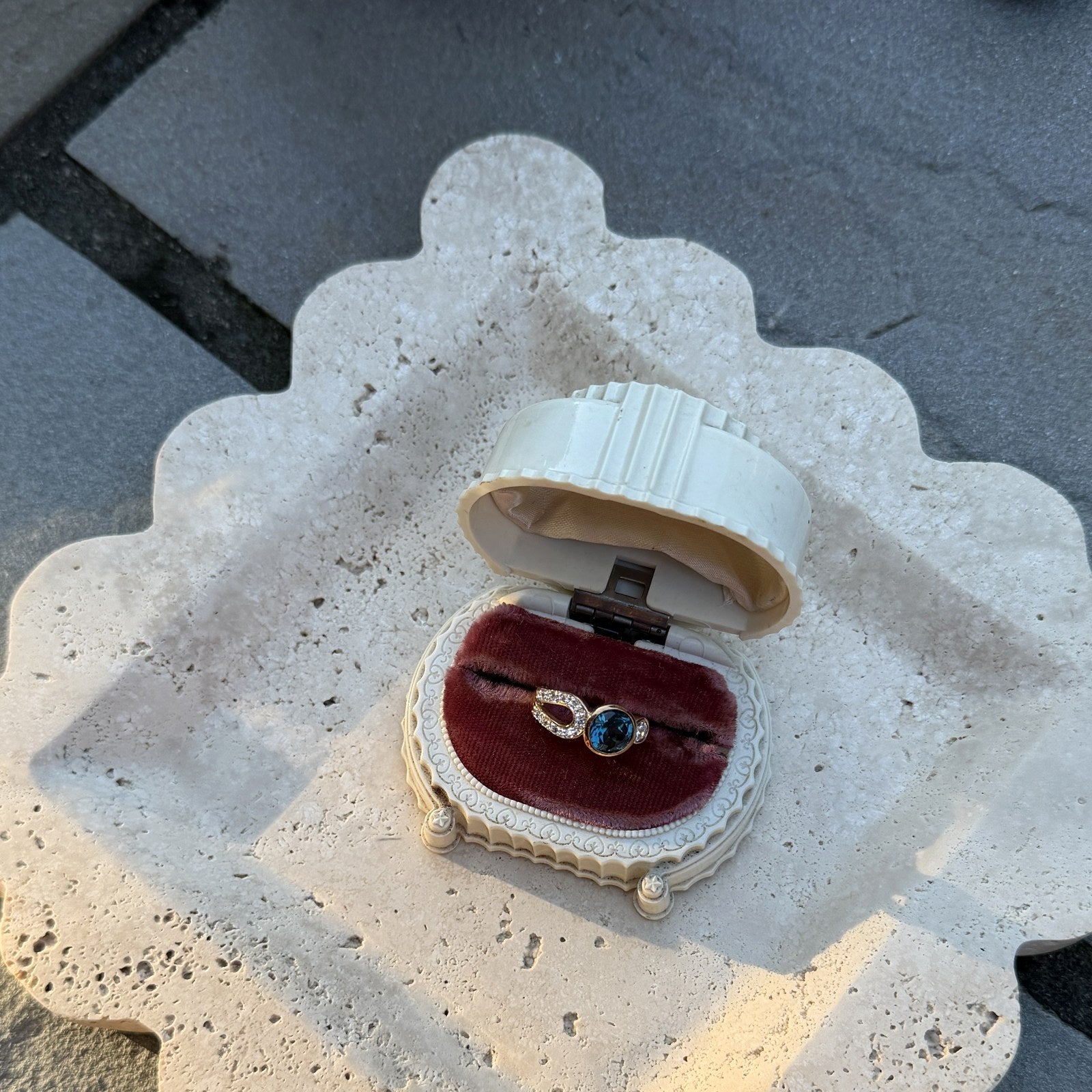 Blue Circle Stone Gold Ring